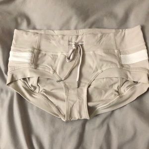 Lululemon Heat It Up shorts
